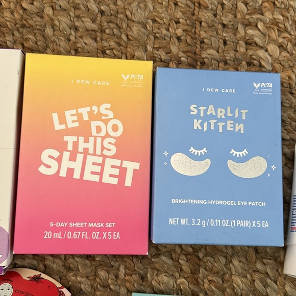 NWT BEAUTY BUNDLE FRE SKINCARE LAPCOS FACE MASKS SHOWER STEAMERS DEW CARE BUNDLE - Picture 4 of 13